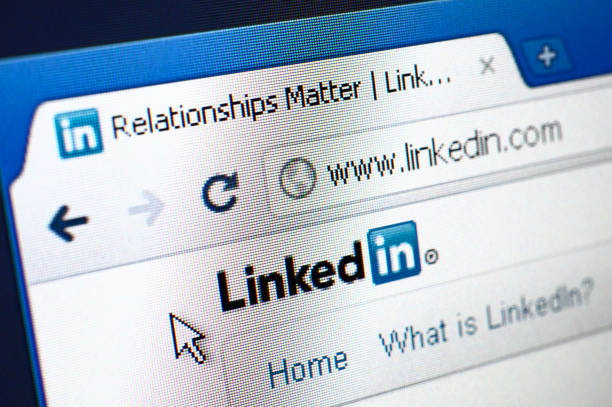 linkedin page web sur le navigateur - linkedin photos et images de collection